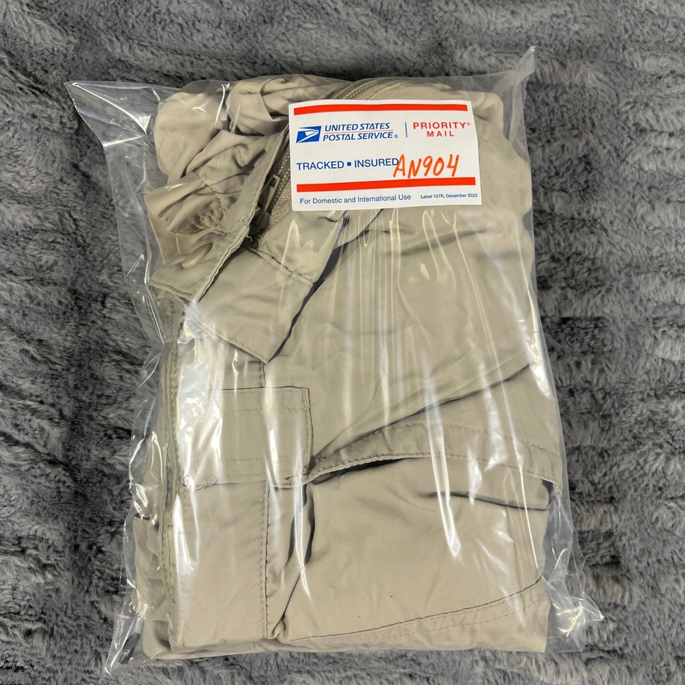 Dakota Grizzly Large Convertible Cargo Pants Khaki Nylon Hiking Zip Off Leg - Picture 8 of 8